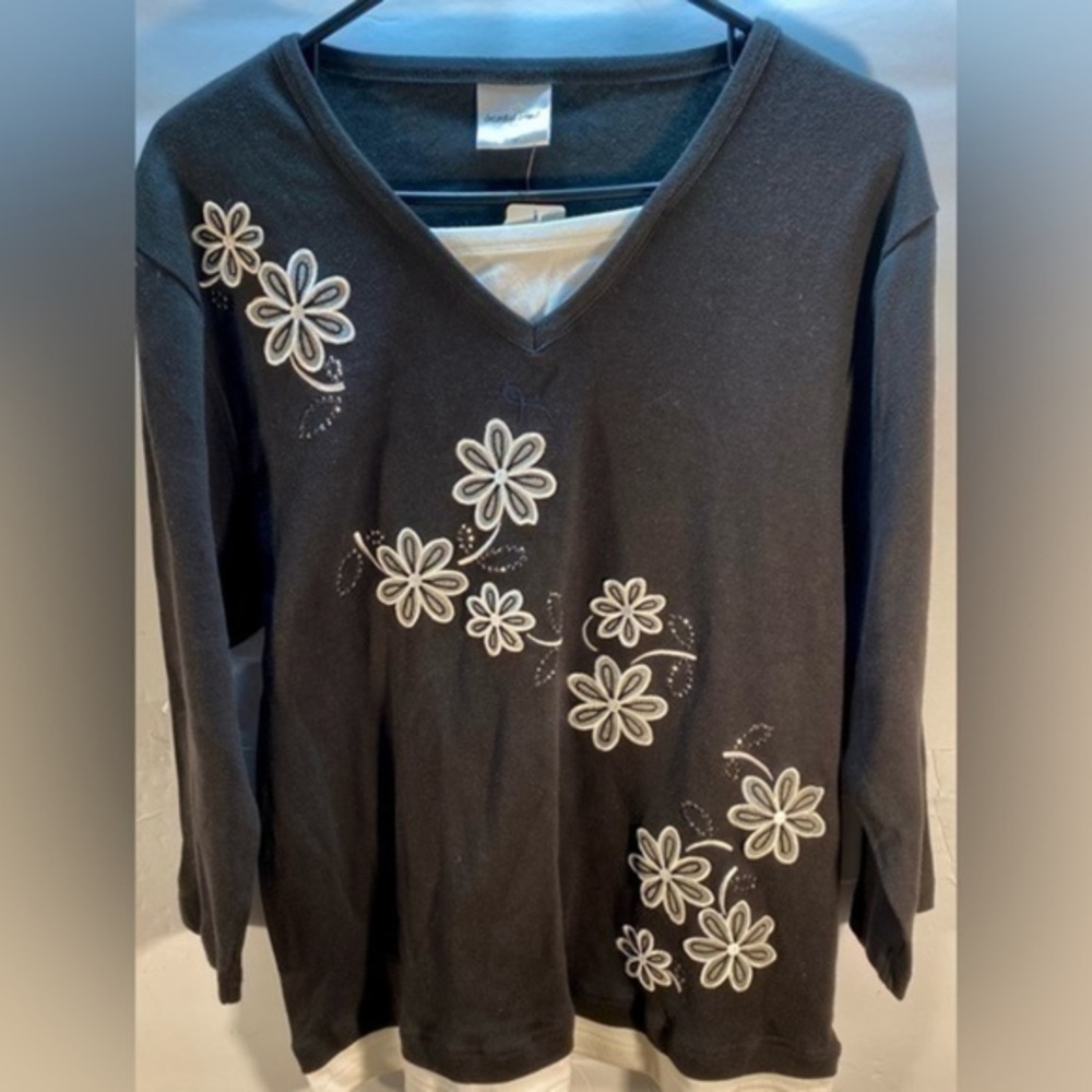 DECORATED ORIGINALS WOMENS BLACK AND WHITE SIZE LARGE EMBELLISHED ANCHOR TOP